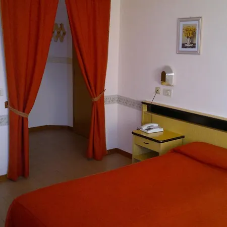 Hotel Centrale Отель Argenta